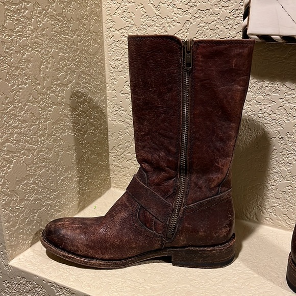 Frye boots size 7 women’s worn once, too big for my daughter so selling - Picture 5 of 10